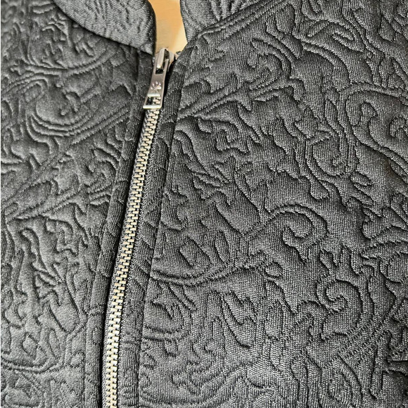 Isaac Mizrahi Zip-up Jacket in Black Quilted Design w/Peplum Detail Size Large - Picture 2 of 6